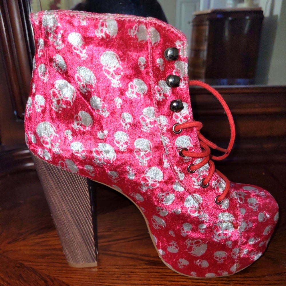 SKULL Platform Shoes 6.5